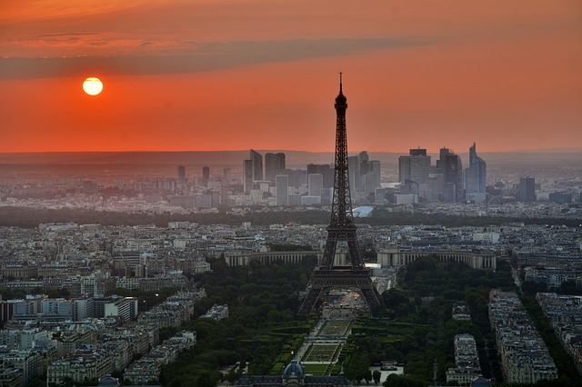 DEN > Paris: $408 round-trip or $636 including 9 nights