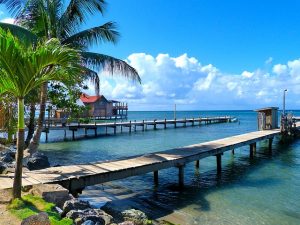 HOU > Coxen Hole, Honduras: $400 round-trip – Dec-Feb