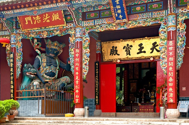 SFO > Kunming China: $610 including 4-star hotel & round trip flight