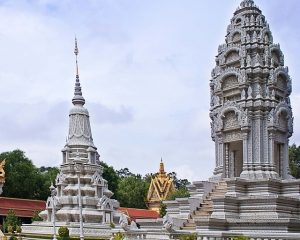 SJC > Phnom Penh, Cambodia: $556 including flight & 6 nights lodging [SOLD OUT]