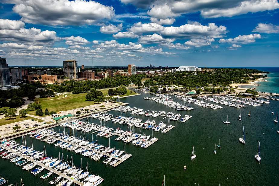 DEN > Milwaukee, Wisconsin: Econ from $95. – Mar-May